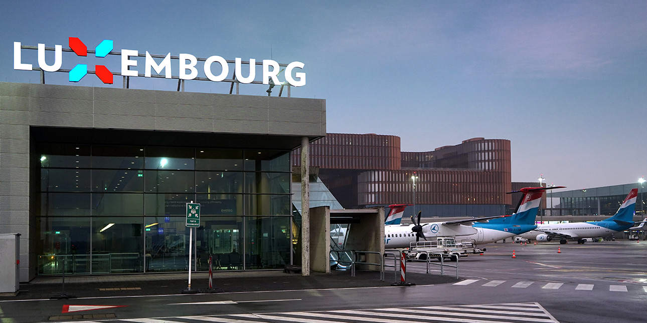 Enseigne lumineuse de l'aeroport du Luxembourg