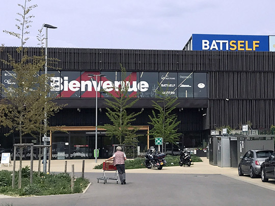 Ensemble de signalétique extérieure et intérieure du RedRock Home & Living Center