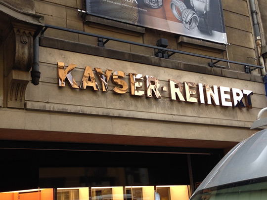 Lettres boitiers en effet aluminium Or du magasin Kayser-Reinert