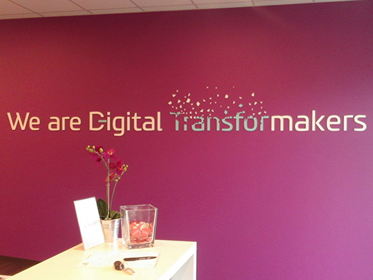 Lettres relief 3D pour halls d'accueil et bureaux