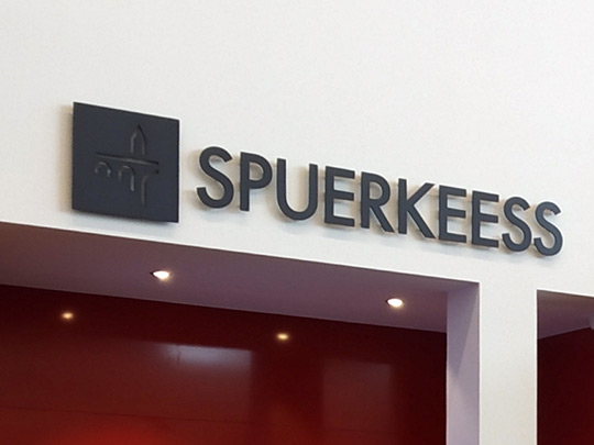 Lettres relief 3D en plexiglass plaqué gris