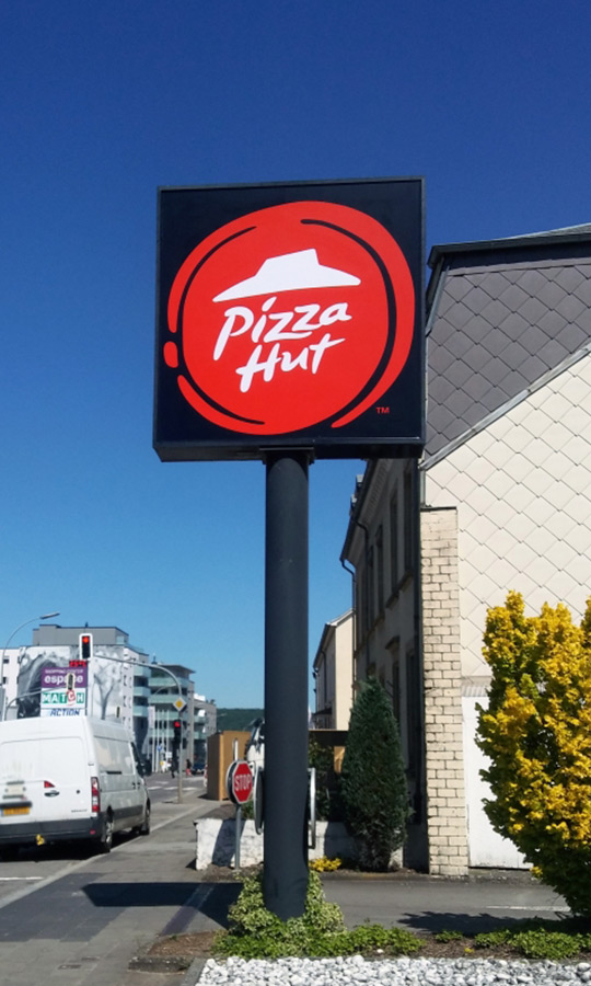 Pylone Pizza Hut