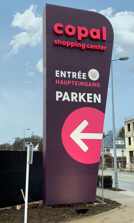 Totem du shopping center Copal