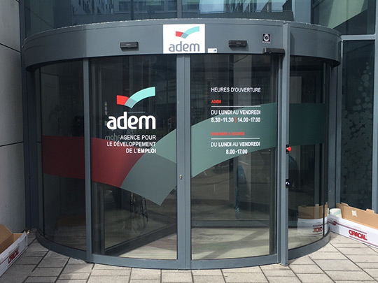 Lettrage du logo et horaires pour Adem