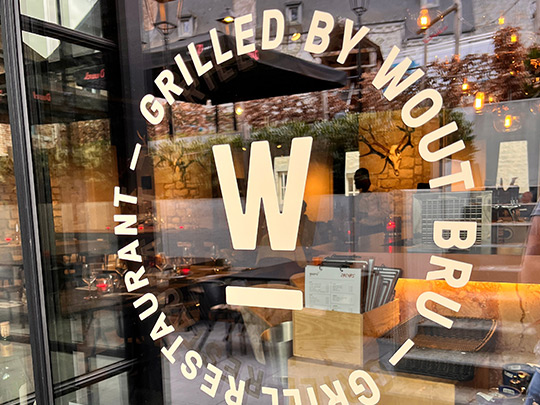 Lettrage couleur pour le restaurant Wagyu à Durbuy