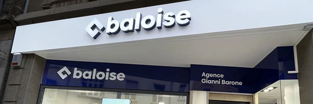 Habillage de fa&ccedil;ade avec lettres boitiers lumineuses Baloise